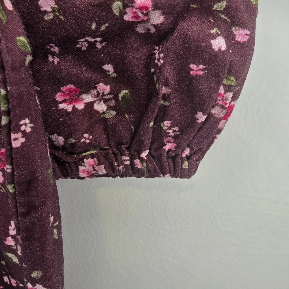 Gap long sleeve Floral smocked dress in a size 5.  New with tags.
